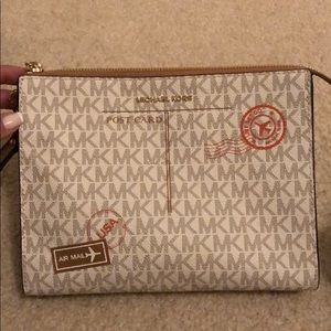 Michael kors traveling pouch
